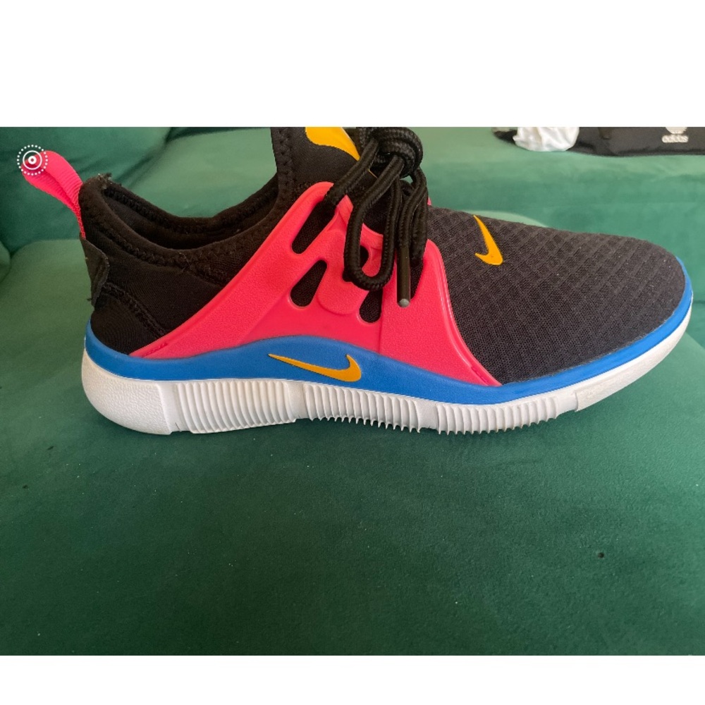 Barely worn 8.5